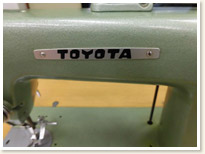 TOYOTA 1本針本縫い職業用ミシン　T101型 　足踏みテーブルタイプ　